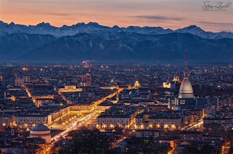 Immagine di Sheila negli anni '70 con il suo look iconico
