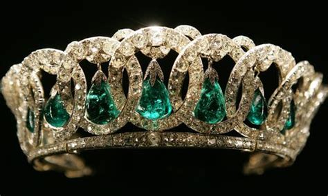 Tiara Vladimir con perle e smeraldi