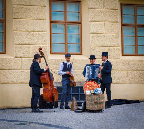 Band che suona musica dal vivo a un matrimonio