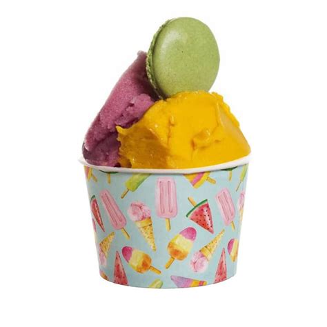 Coppette di gelato assortite con topping