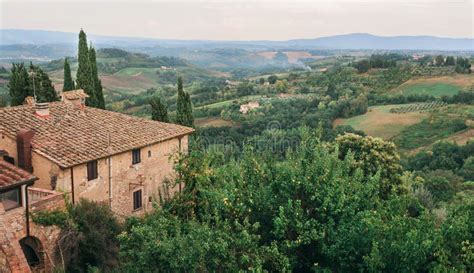 Paesaggio della campagna toscana con una villa