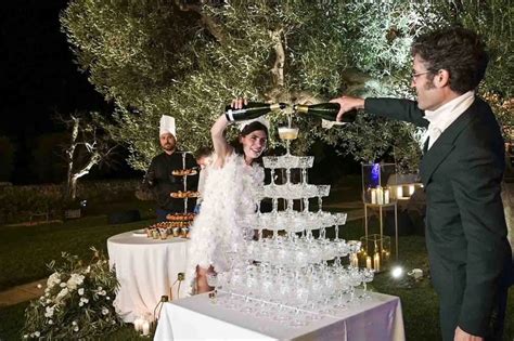 Champagne Tower durante un matrimonio