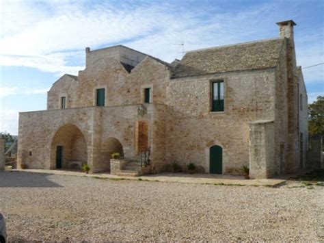 Dettaglio architettonico di una masseria pugliese