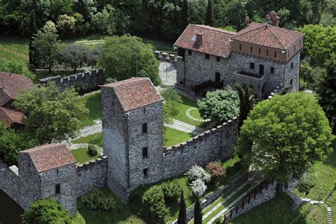 Vista panoramica del Castello di Rossino sul Lago di Como