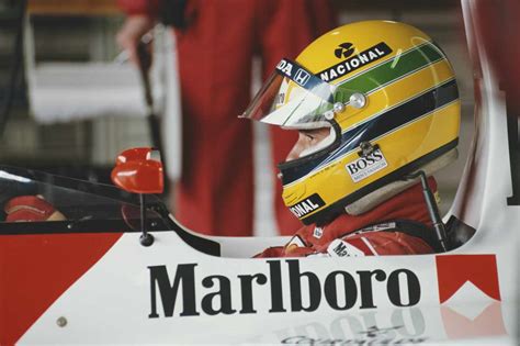 Ayrton Senna alla guida della sua Ferrari