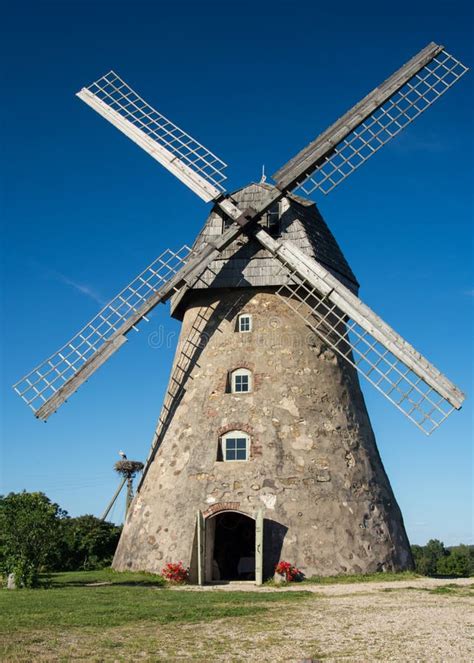 Immagine di un mulino storico sardo