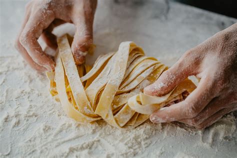 Preparazione pasta fresca fatta in casa