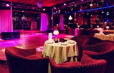 Interni eleganti di un locale notturno per feste
