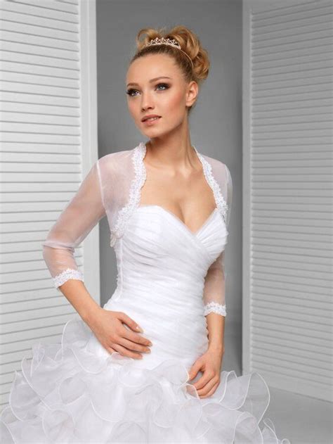 Modelli di bolero sposa in organza con dettagli floreali