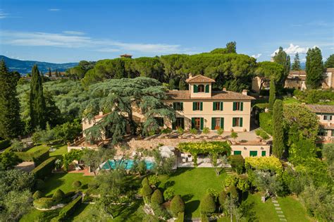 vista panoramica di una villa italiana per matrimoni