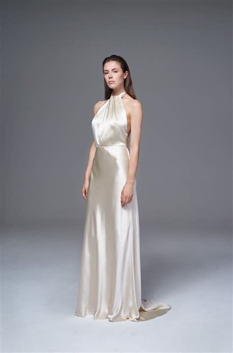 Schizzo di un abito da sposa in seta
