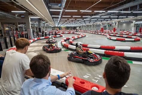 Pista di go kart elettrici a due piani