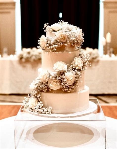 Torta nuziale finta decorata