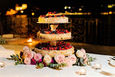 Composizione di minicake nuziali