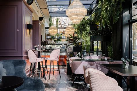 Interno di un ristorante elegante a Caserta