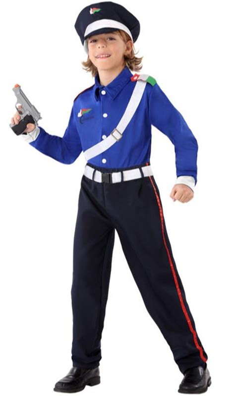 spogliarellista con costume da poliziotto