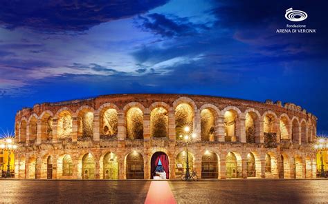 Arena di Verona illuminata