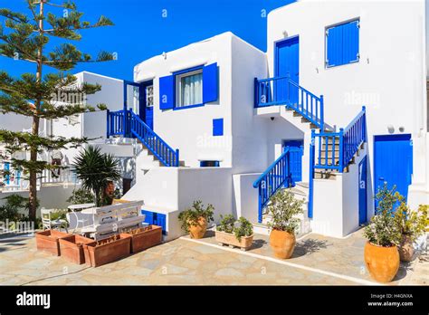 Paesaggio caprese con mare e case bianche