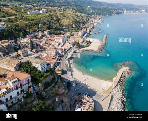 Vista panoramica di Pizzo con il castello