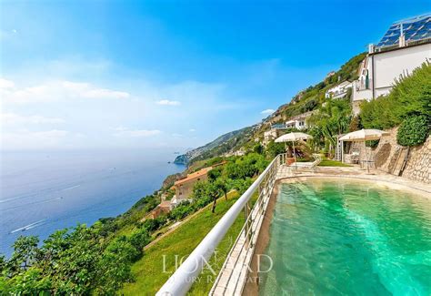 Giardini terrazzati di Villa Schuler con vista mare