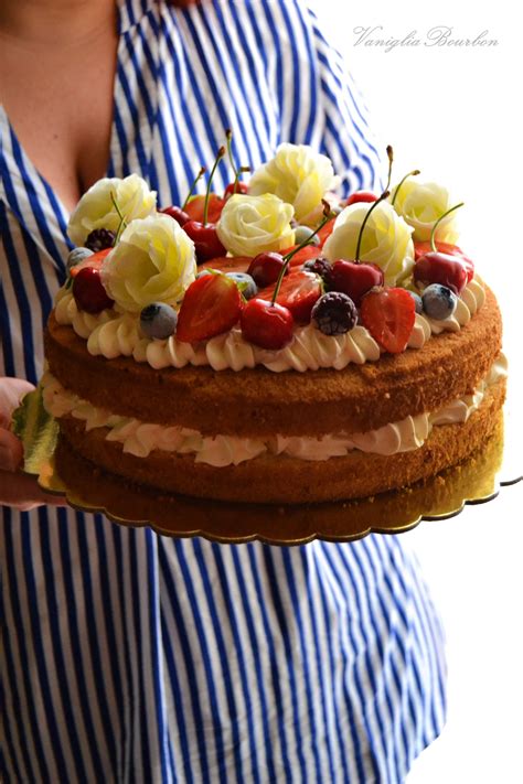 Naked cake con frutta fresca
