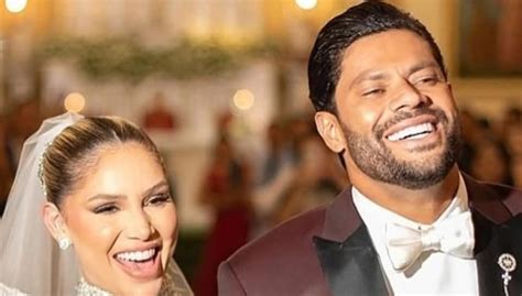 Fotografia di Hulk con la sua attuale moglie Camila Angelo