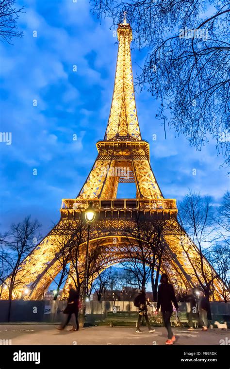 Torre Eiffel di notte