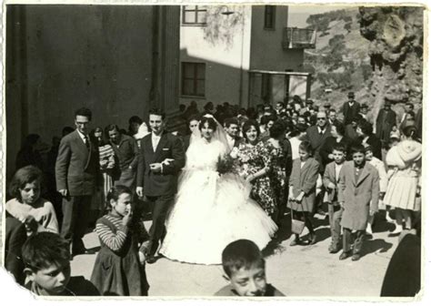 Illustrazione di un matrimonio tradizionale italiano