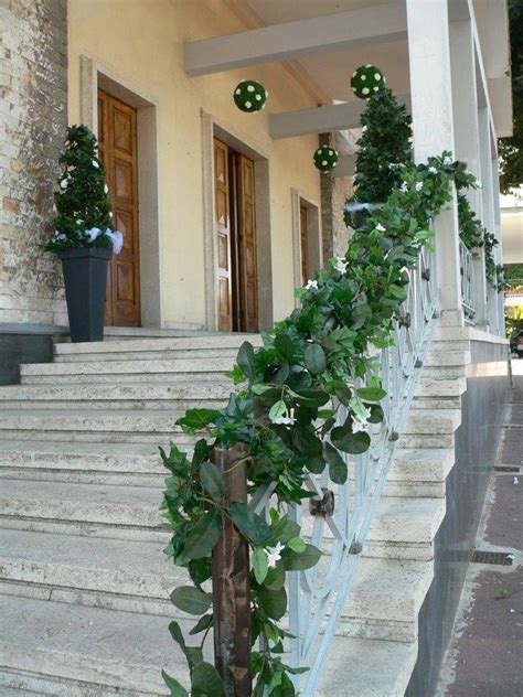 Addobbi floreali per scale di matrimonio