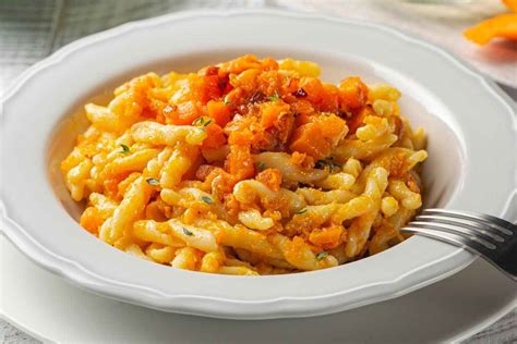 Primo piatto di pasta fresca fatto in casa