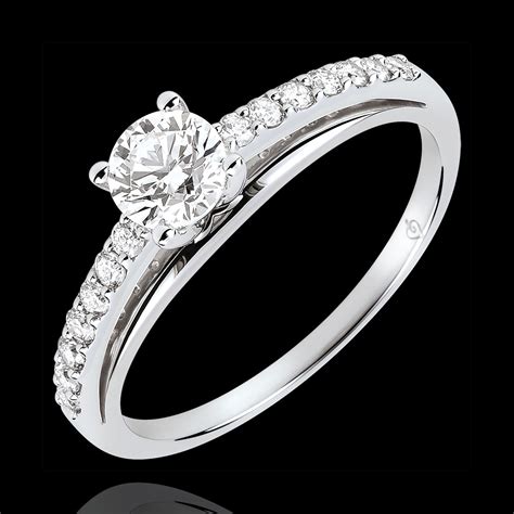 Anello di fidanzamento con diamante