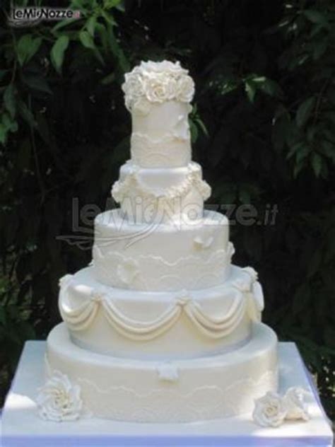 torta nuziale total white