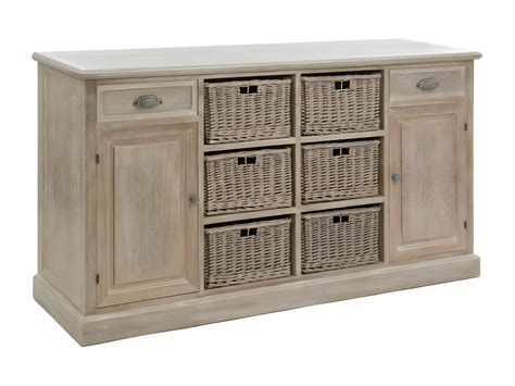 Dettagli buffet rustico: cesti in vimini e plaid