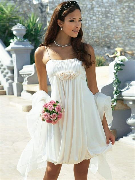 Scarpe eleganti da abbinare ad abiti da sposa corti