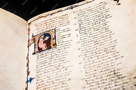 Manoscritto antico con regole ecclesiastiche