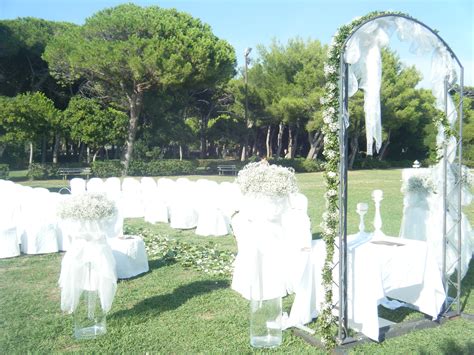 Allestimento cerimonia all'aperto in giardino