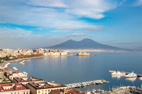 Vista panoramica di Villa Lucrezio sul Golfo di Napoli