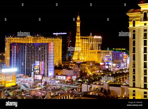 Skyline di Las Vegas con casinò illuminati
