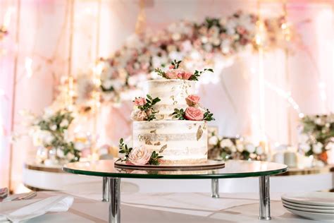 Allestimento tavolo torta nuziale
