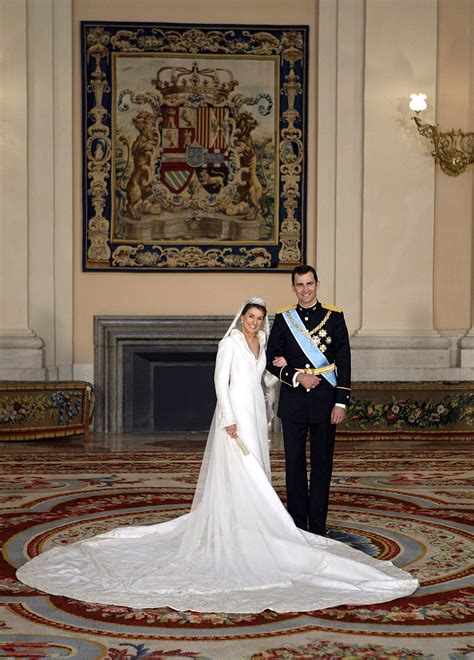 Manuel Pertegaz, stilista dell'abito da sposa di Letizia Ortiz