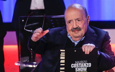 Maurizio Costanzo che officia un matrimonio