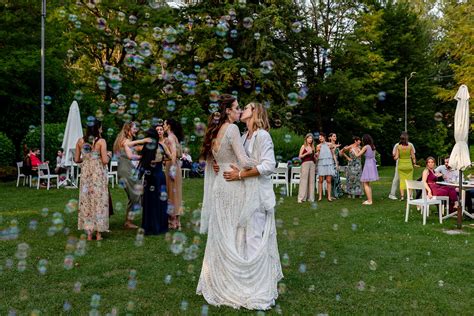 Paparazzi in attesa del matrimonio