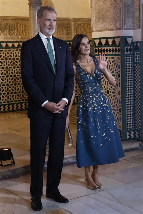 Dettagli ricamati dell'abito di Letizia di Spagna