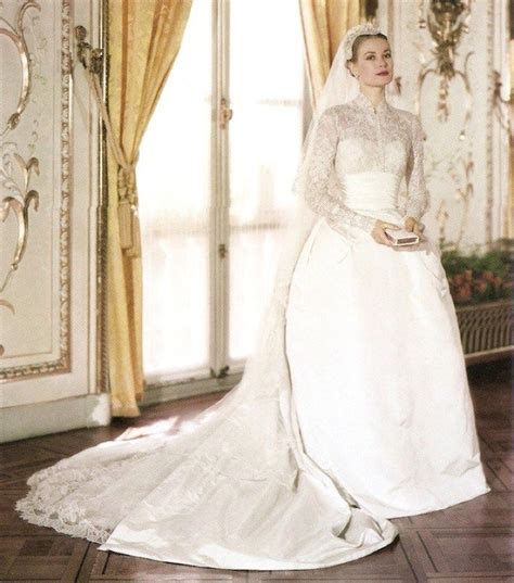 Grace Kelly nel suo iconico abito da sposa