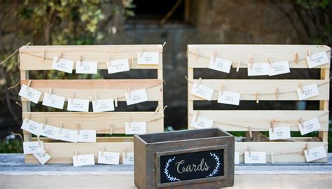 Esempi di escort card personalizzate per matrimonio