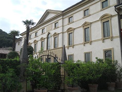 Facciata di Villa Lorenzi Benati
