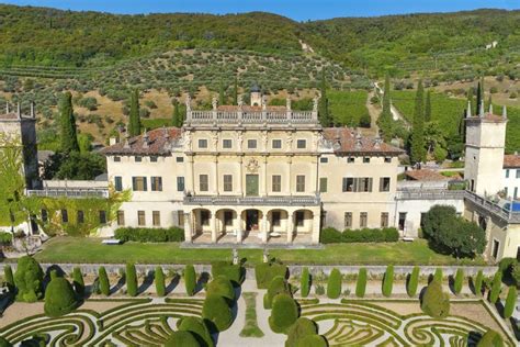 Panorama di Villa Arvedi con vigneti