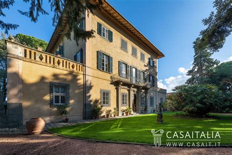Paesaggio dell'Emilia-Romagna con una villa storica