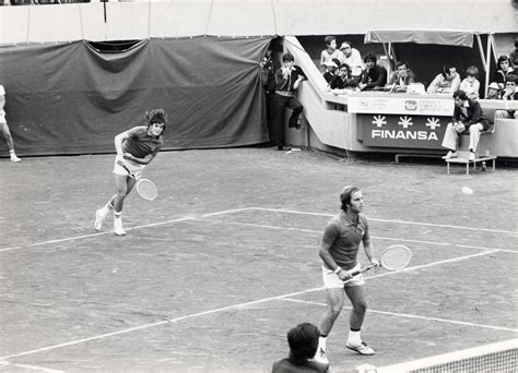 Adriano Panatta durante una partita di tennis