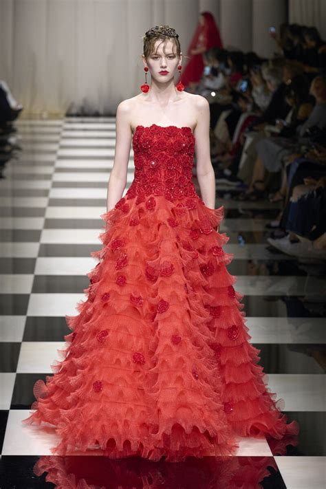 Sfilata di abiti da sposa rossi